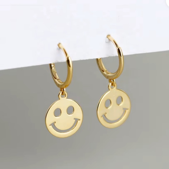 925 Sterling Silver Gold Plated Smiley Face Hoop Earrings - Picture 1 of 7